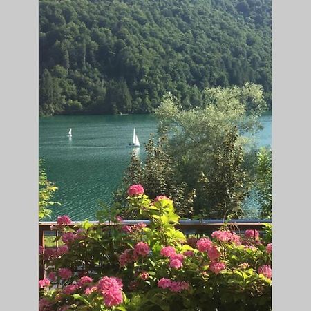 Casa A Schiera Fronte Lago Con Giardino Барчис Экстерьер фото