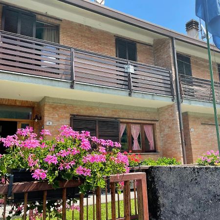 Casa A Schiera Fronte Lago Con Giardino Барчис Экстерьер фото