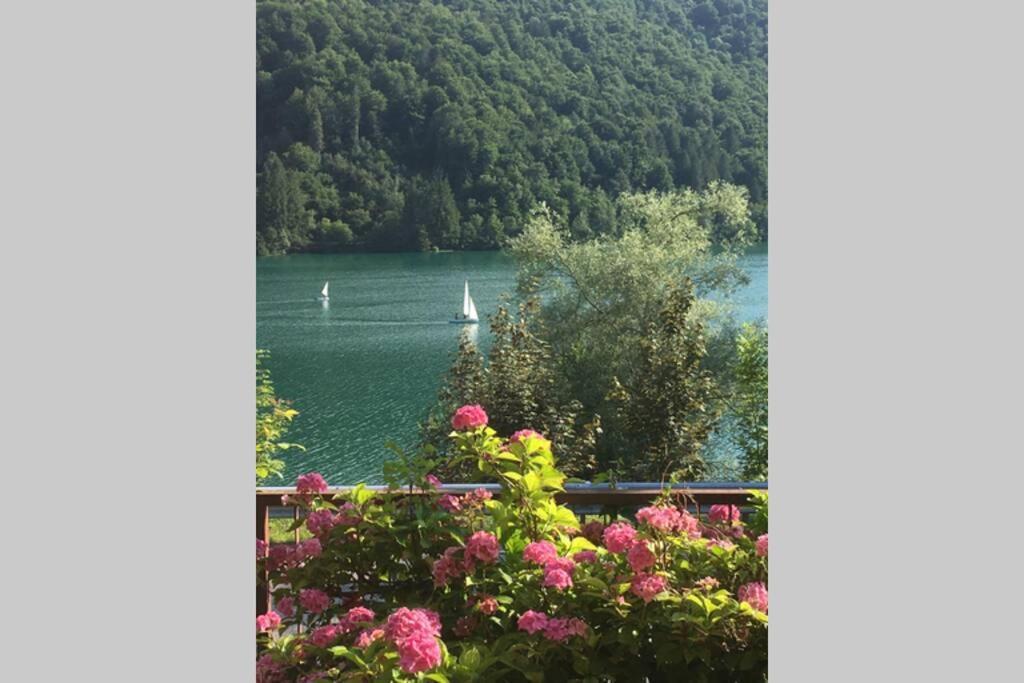 Casa A Schiera Fronte Lago Con Giardino Барчис Экстерьер фото