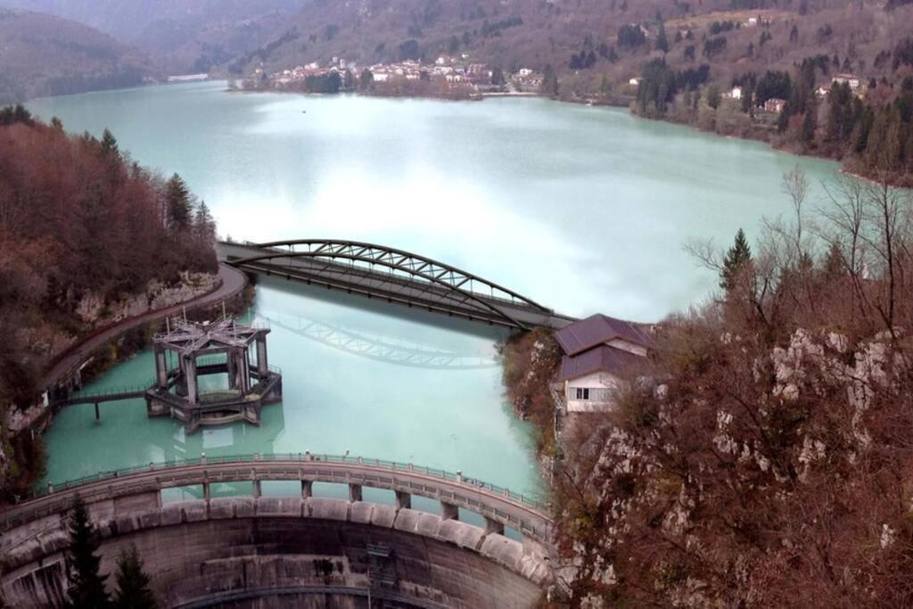 Casa A Schiera Fronte Lago Con Giardino Барчис Экстерьер фото