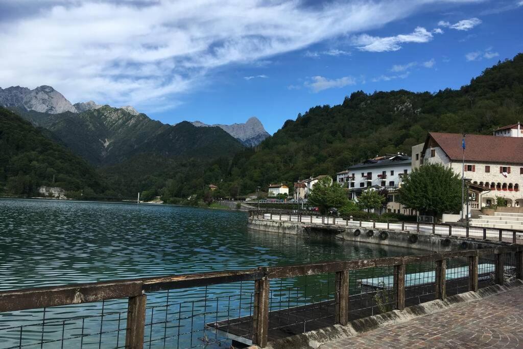 Casa A Schiera Fronte Lago Con Giardino Барчис Экстерьер фото